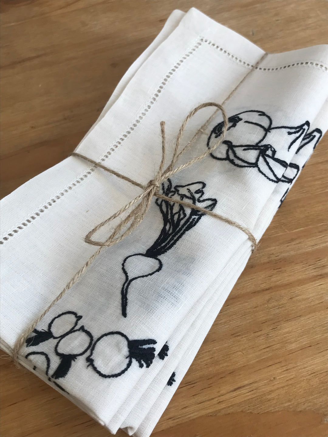 Embroidered Linen Napkins (Set of 4)